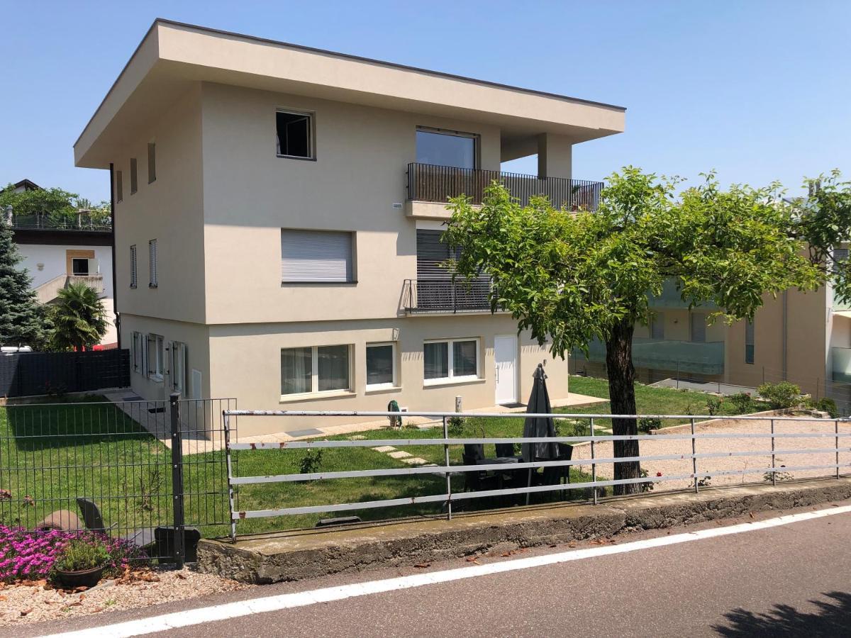 Rebecca Appartements 칼다로 외부 사진
